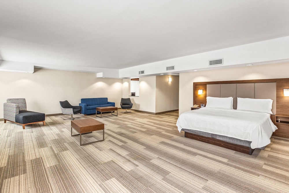 Holiday Inn Express & Suites Tacoma by IHG - photo 7