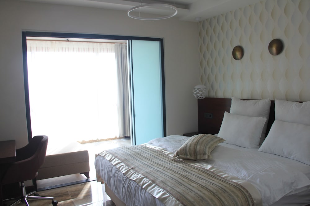 E&N Butik Hotel — Samandag — photo 4