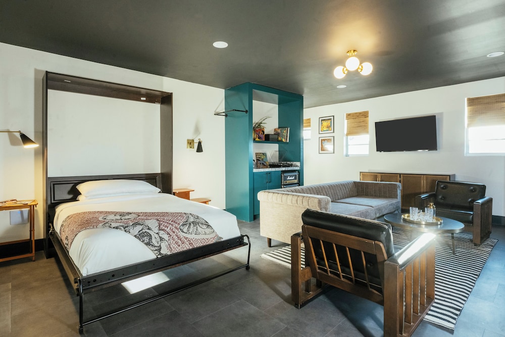 Dew Drop Inn - photo 23