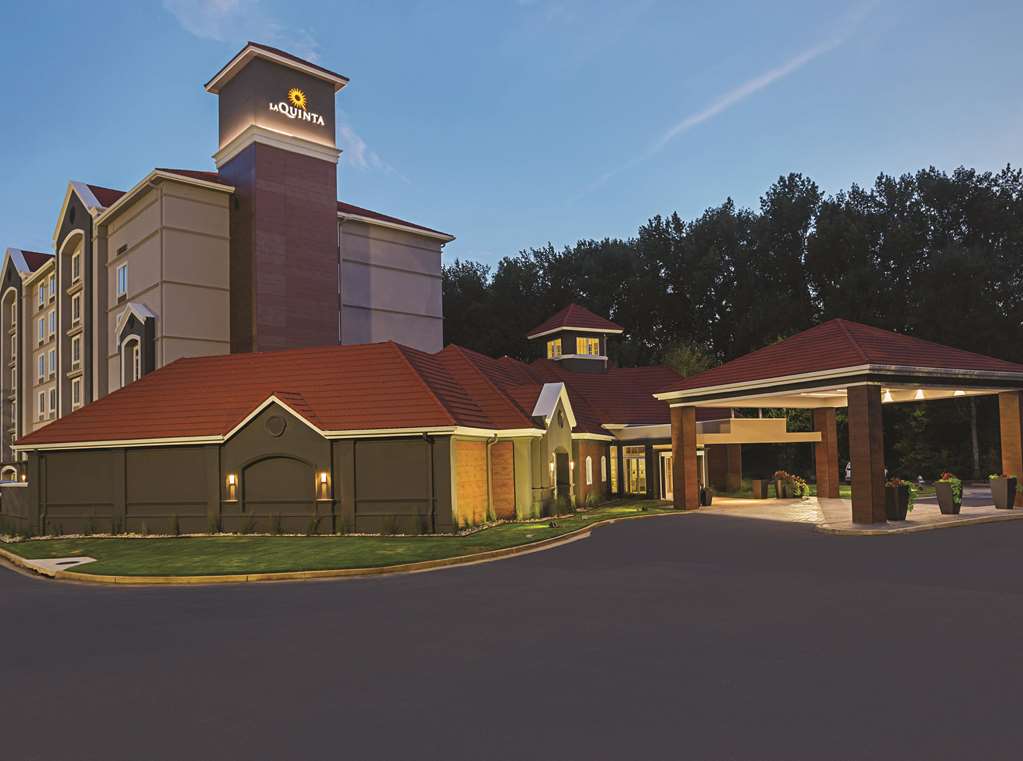 La Quinta Inn & Suites by Wyndham Atlanta Alpharetta - featured photo