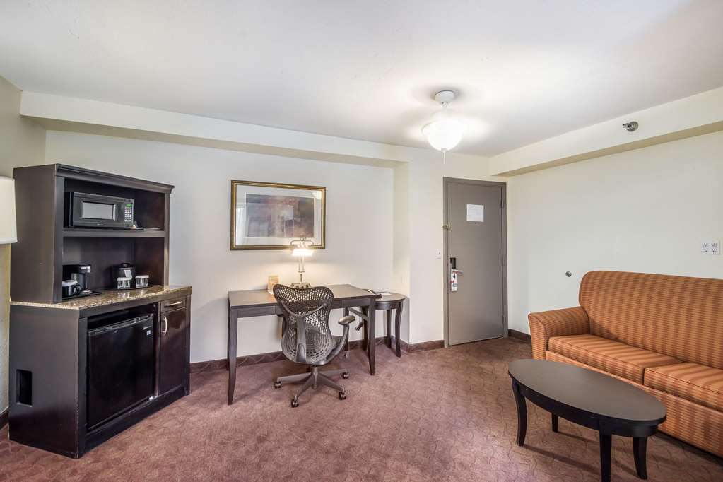 Clarion Inn & Suites Central Clearwater Beach - photo 34