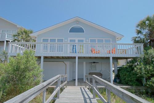 Ship Faced by Carolina Beach Realty — 4-Star Luxury Hotel in Carolina Beach, United States