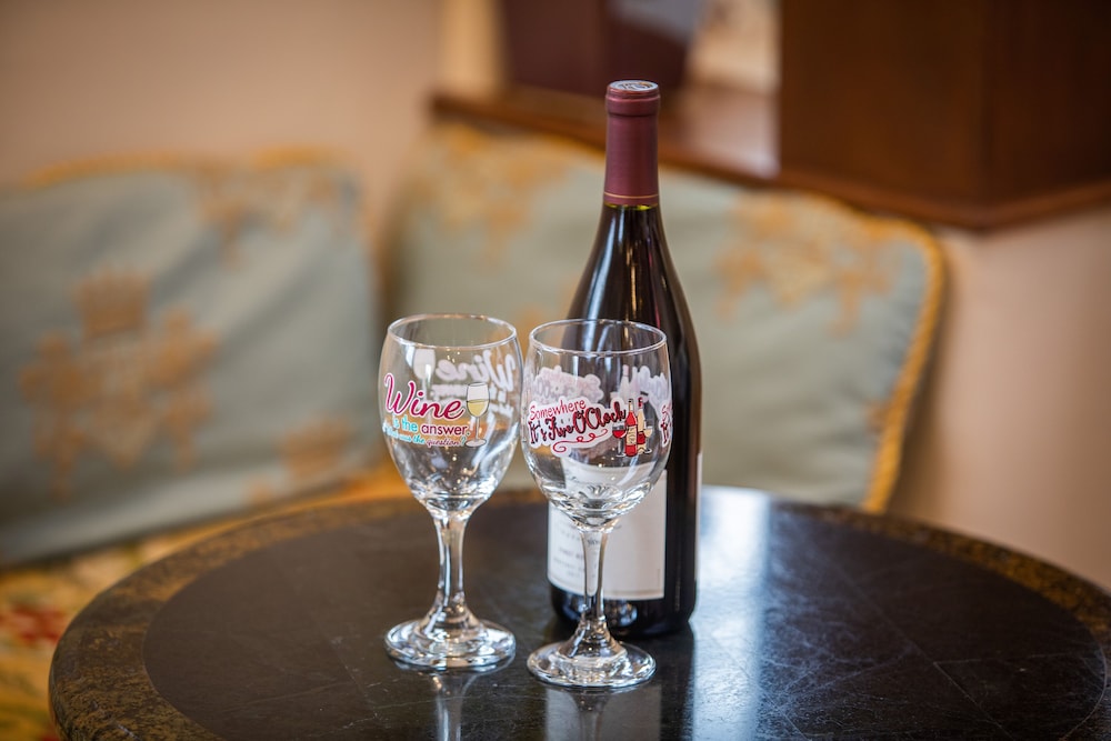Vendange Carmel Inn & Suites - photo 38