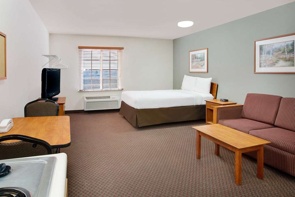 WoodSpring Suites Fort Wayne - photo 8