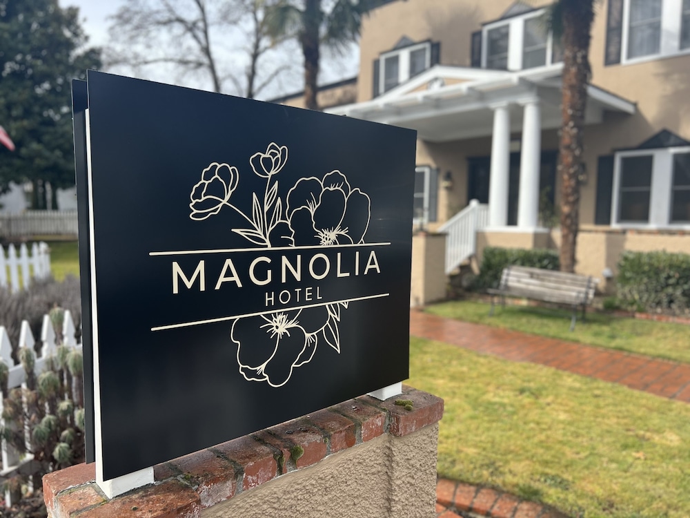 Magnolia Hotel - photo 65