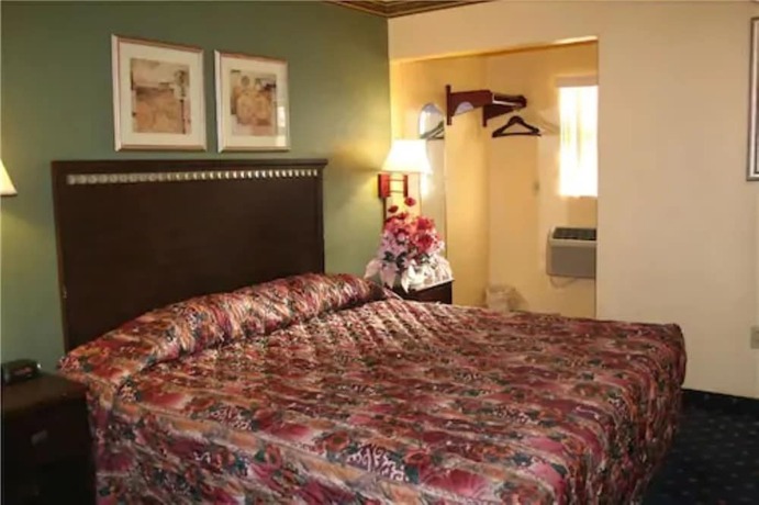 Plaza Travel Inn - photo 10