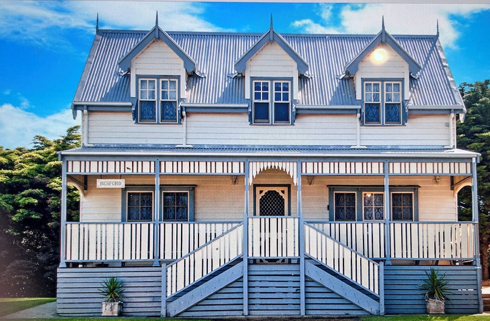 Dunes Elegant Beach Villa with huge heated swim spa — 4-Star Luxury Hotel in Port Fairy, Australia