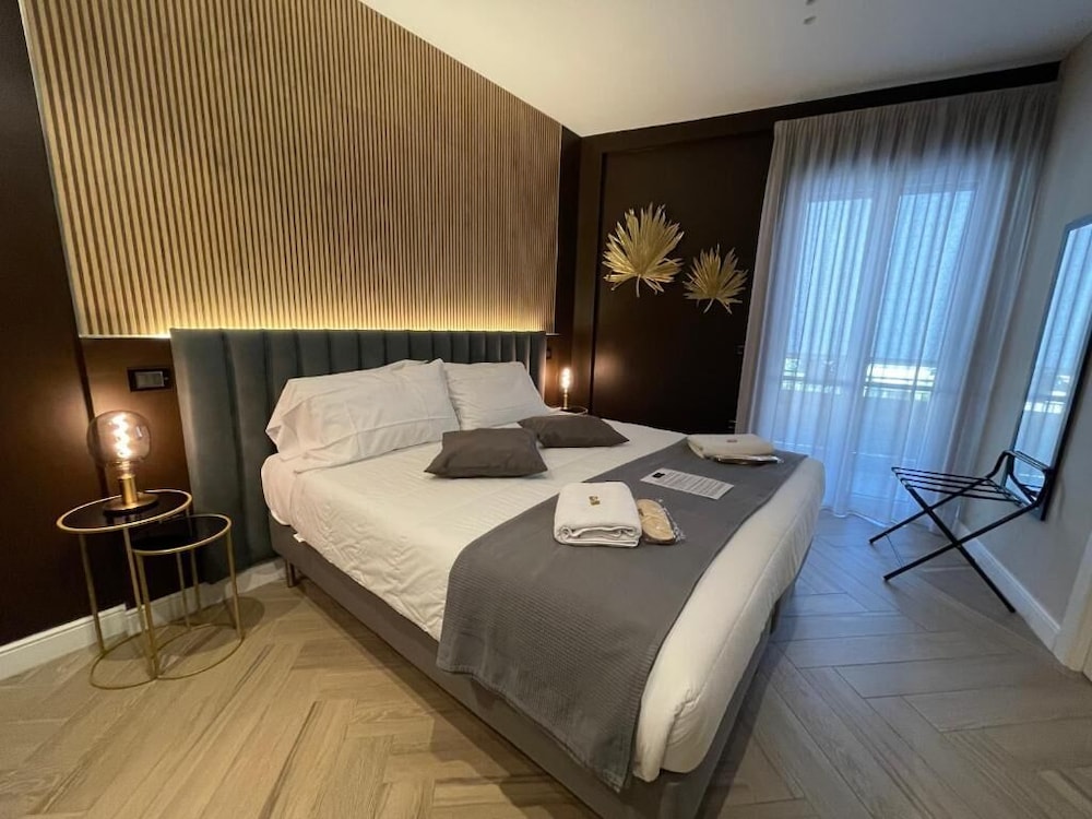 Pompeii Central Home — 4-Star Luxury Hotel in Pompei, Italy