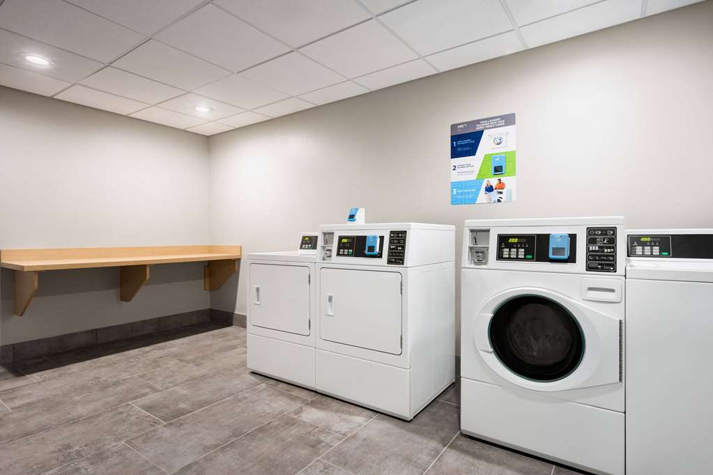 La Quinta Inn & Suites by Wyndham Del Rio - photo 56