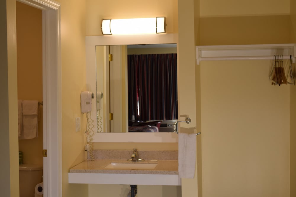 Top Hill Motel - photo 17