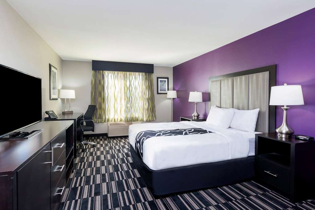 La Quinta Inn & Suites by Wyndham Fairfield Napa Valley - photo 16