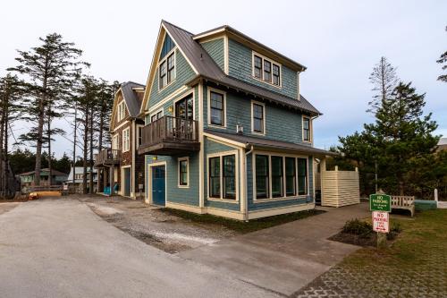 Footprints in the Sand by Seabrook Hospitality in Huntington Beach, United States