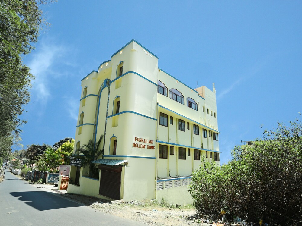 OYO 12031 Hotel Ponkailash Holiday Resort in Salem, India