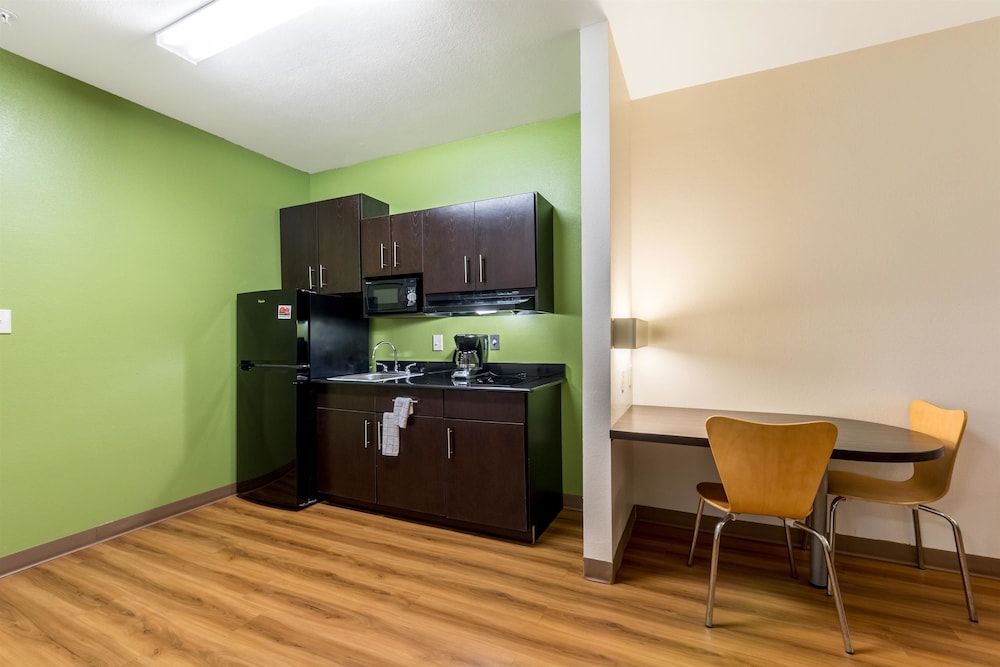 Super 8 by Wyndham Kenedy - photo 24
