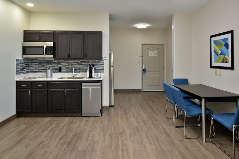 Holiday Inn Express Hotel & Suites Royse City by IHG - photo 28