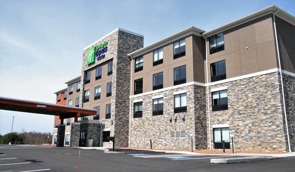 Holiday Inn Express & Suites Clarion By IHG - photo 35