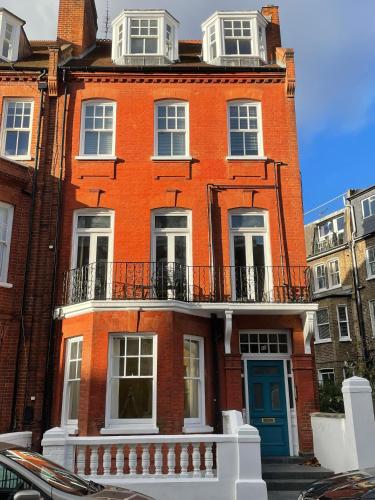 1 Bedroom Apartment in the heart of West London — 4-Star Luxury Hotel in London, United Kingdom