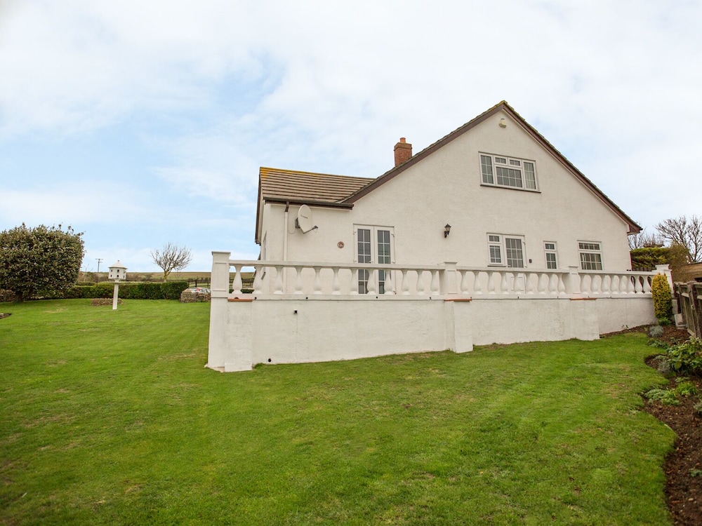 The Doves - last minute hotel in Bridport