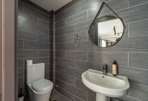 Niabi Apartments with Cinema and Billiards