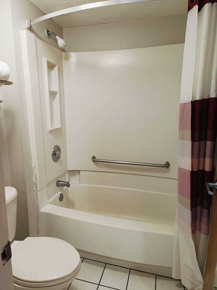 Travelers inn by OYO Wichita Falls - photo 21