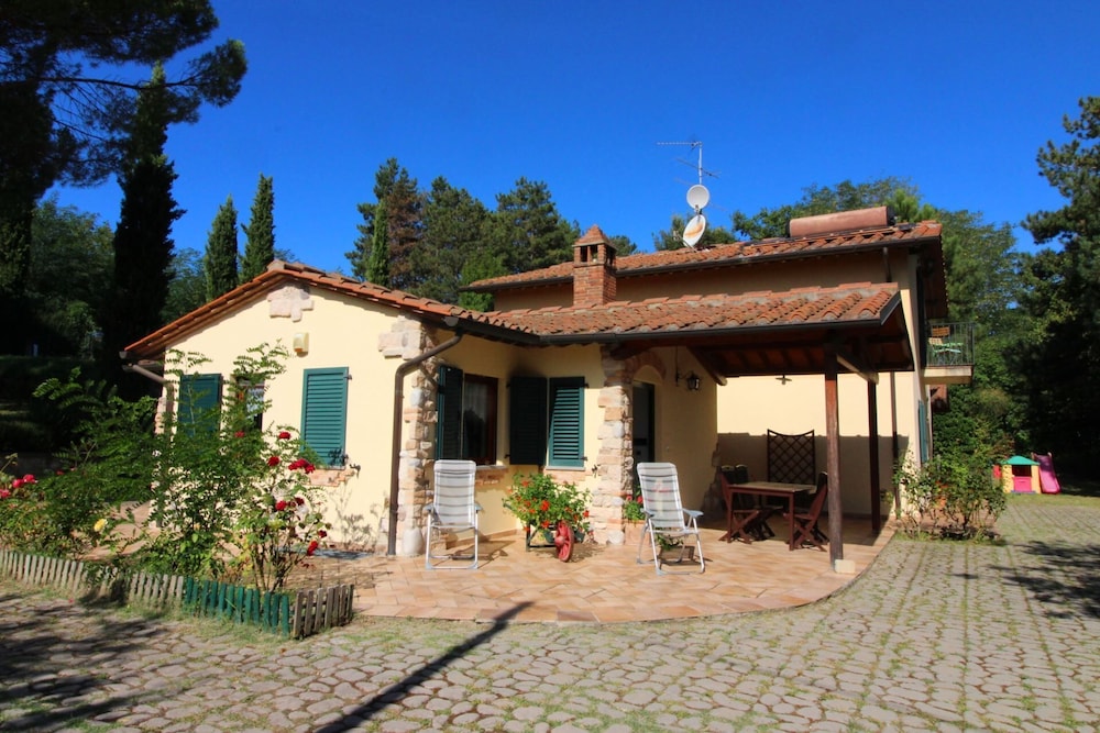 Villino Alba — 4-Star Luxury Hotel in Arezzo, Italy
