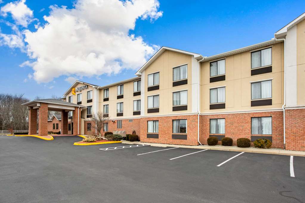 La Quinta Inn & Suites by Wyndham Norwich Plainfield Casino - photo 2