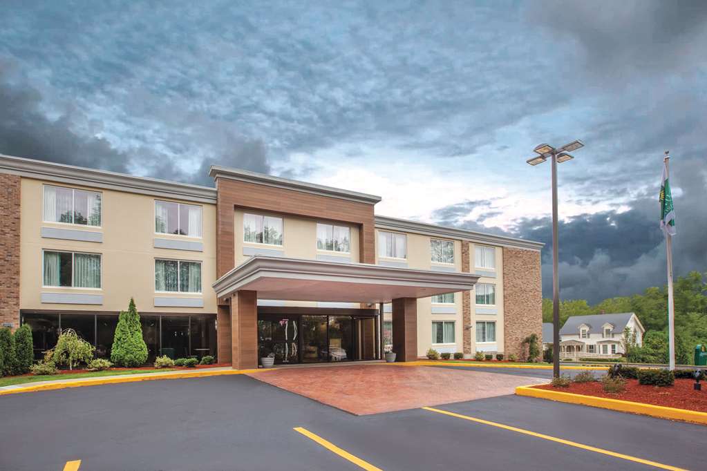 La Quinta Inn & Suites by Wyndham Sturbridge - photo 3