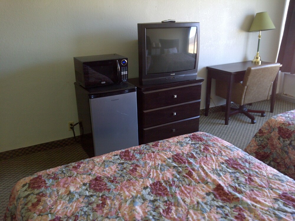 Country Hearth Inns & Suites - photo 6