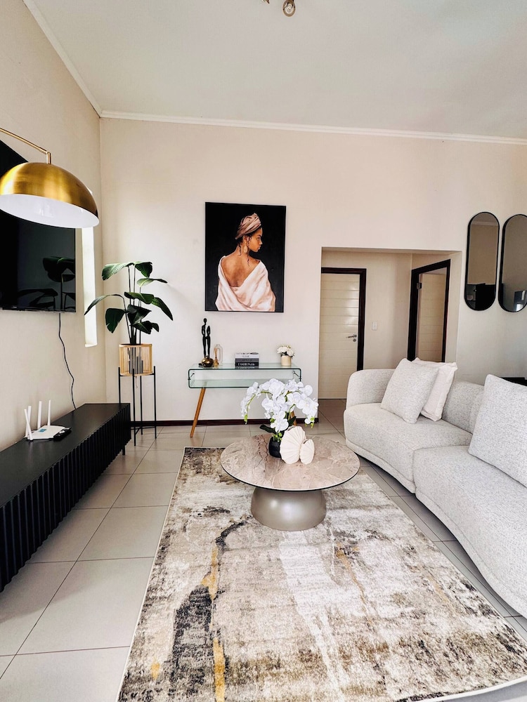 Apt 2 Bed in Stunning Golf Estate — 4-Star Luxury Hotel in Roodepoort, South Africa