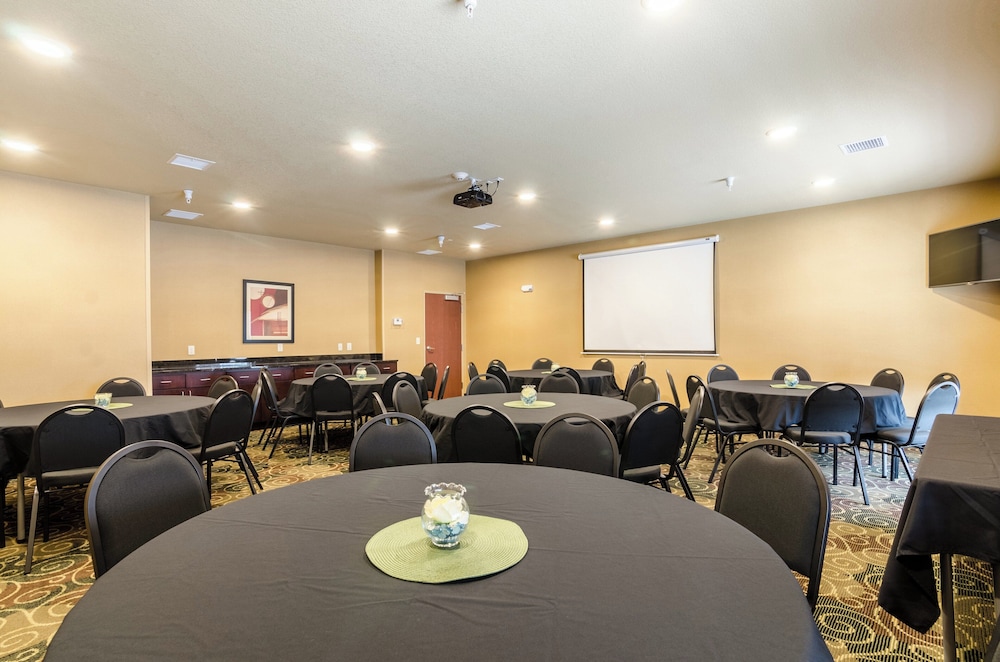 Cobblestone Hotel & Suites McCook - photo 47