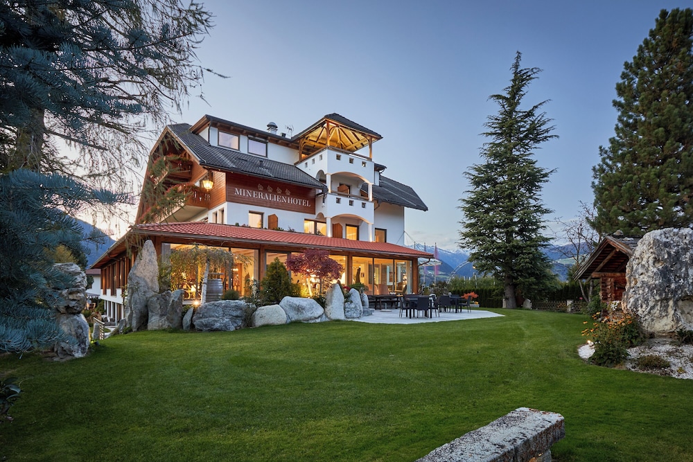 Mineralienhotel Natznerhof — 4-Star Luxury Hotel in Naz-Sciaves - Natz-Schabs, Italy