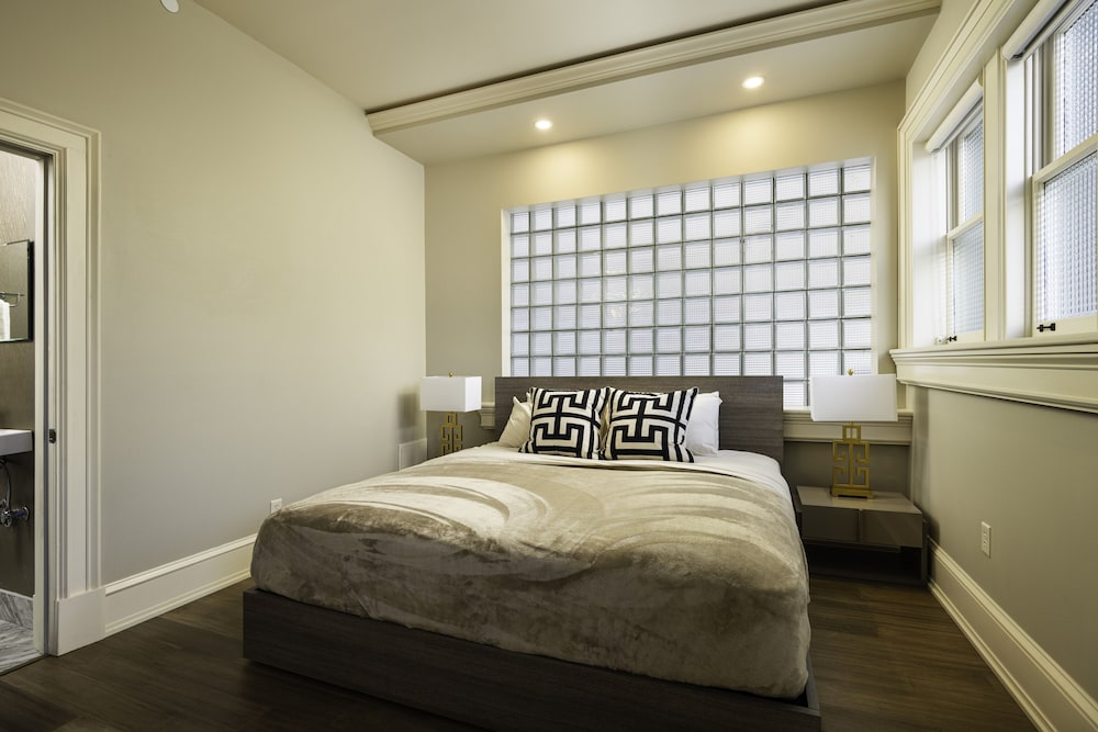The Edward Hotel - photo 23
