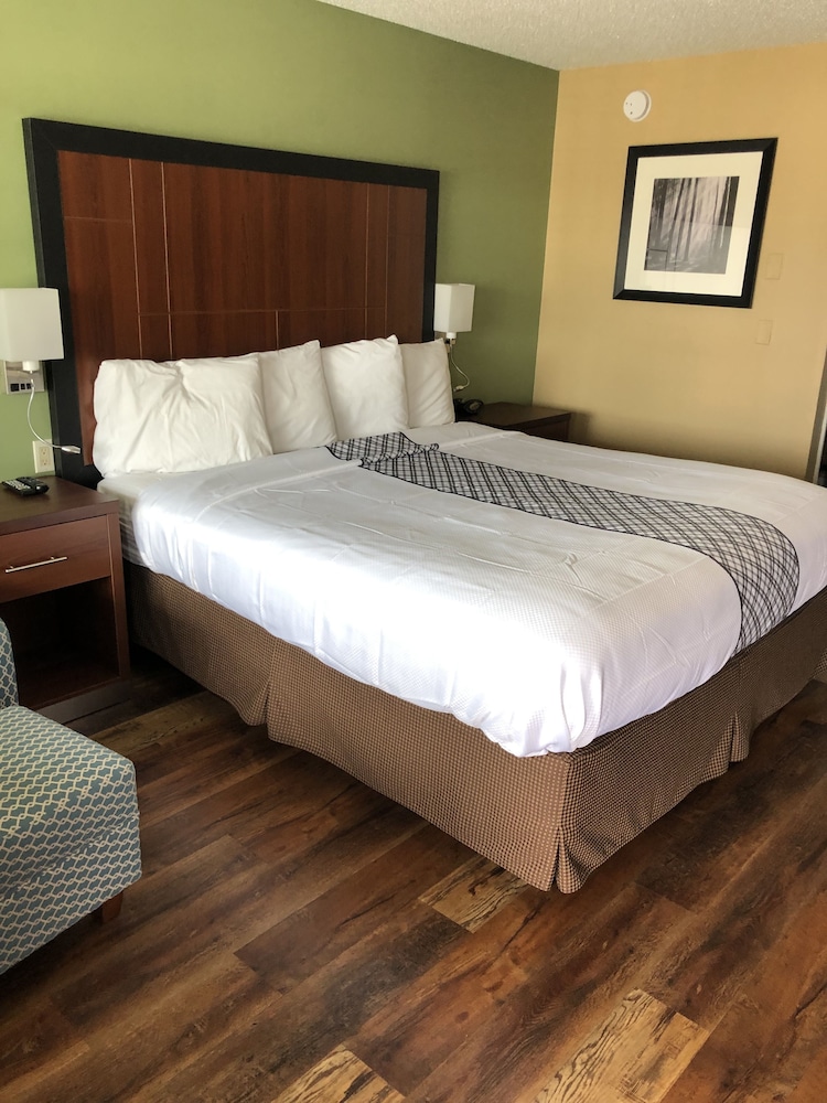 Knight's Inn Motel - photo 35