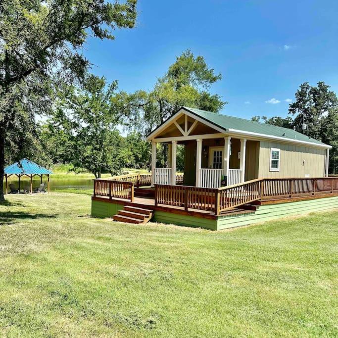 Small Home near Lake Fork with Stocked Pond — 4-Star Luxury Hotel in Emory, United States