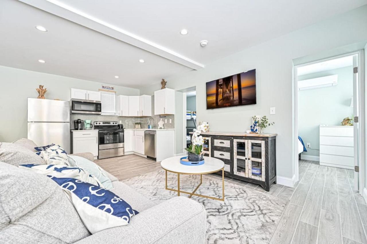 318 E Youngs Ave Unit 1 Seaside Serenity Salty Shore Retreat — 4-Star Luxury Hotel in Wildwood, United States