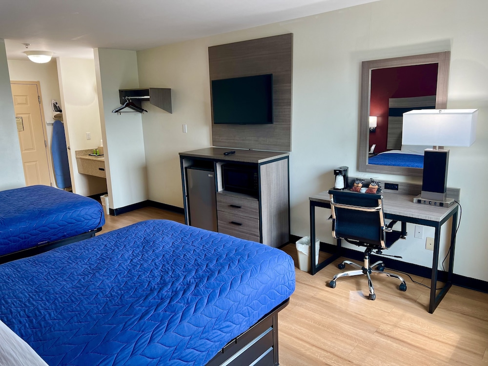 Saffron Inn & Suites - photo 8