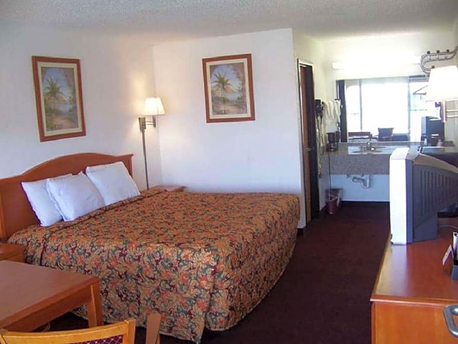 Traveler's Inn & Suites Oklahoma City Airport - photo 10