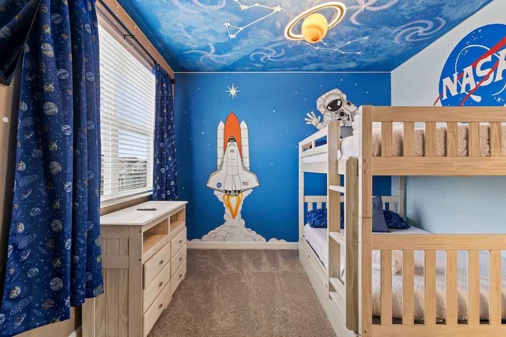 Chic Spacious 5BR Retreat Near Disney - photo 3