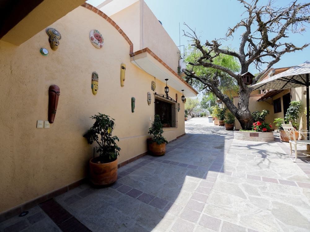 Posada Las Reynas By Rotamundos — Pozos