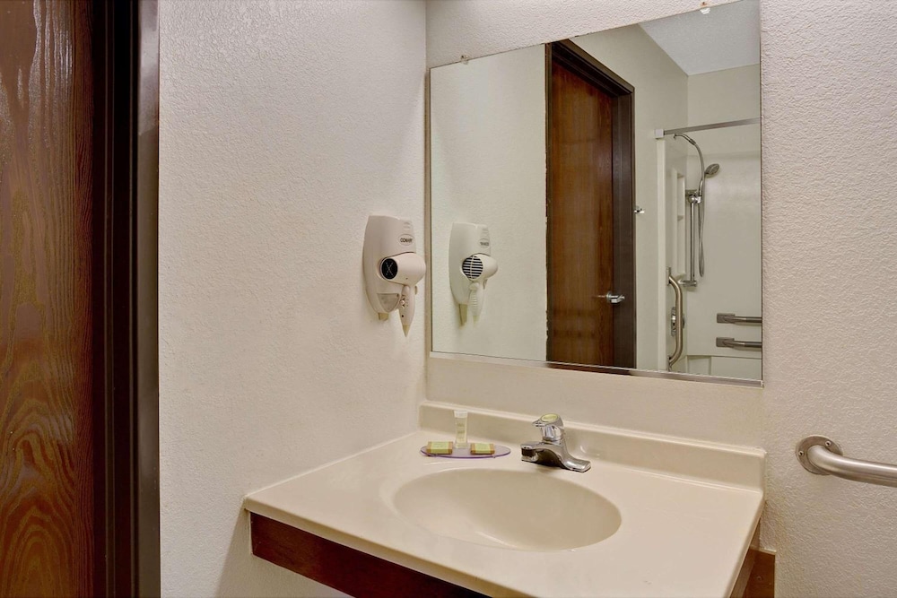 Economy 7 Inn Chesapeake Portsmouth - photo 23