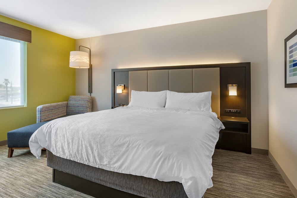 Holiday Inn Express & Suites Phoenix Dwtn State Capitol by IHG - photo 11