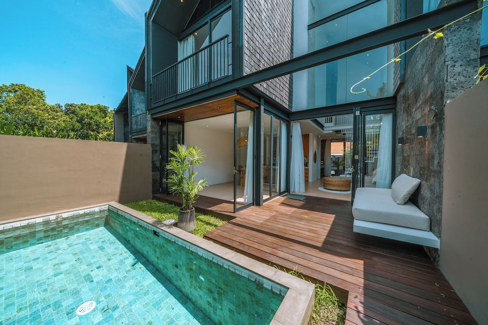 Villa RIZR: Industrial 3BR villa nearby Berawa Beach — 4-Star Luxury Hotel in Canggu, Indonesia