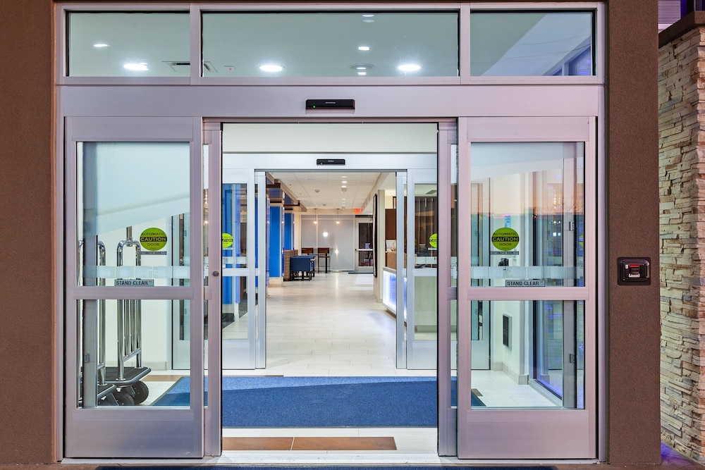 Holiday Inn Express & Suites Tulsa Northeast Owasso by IHG - photo 43