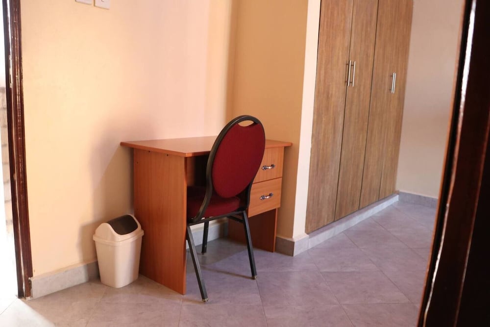Apt Sleeps 4 Pets Ok Parking Garden — 4-Star Luxury Hotel in Kampala, Republic of Uganda