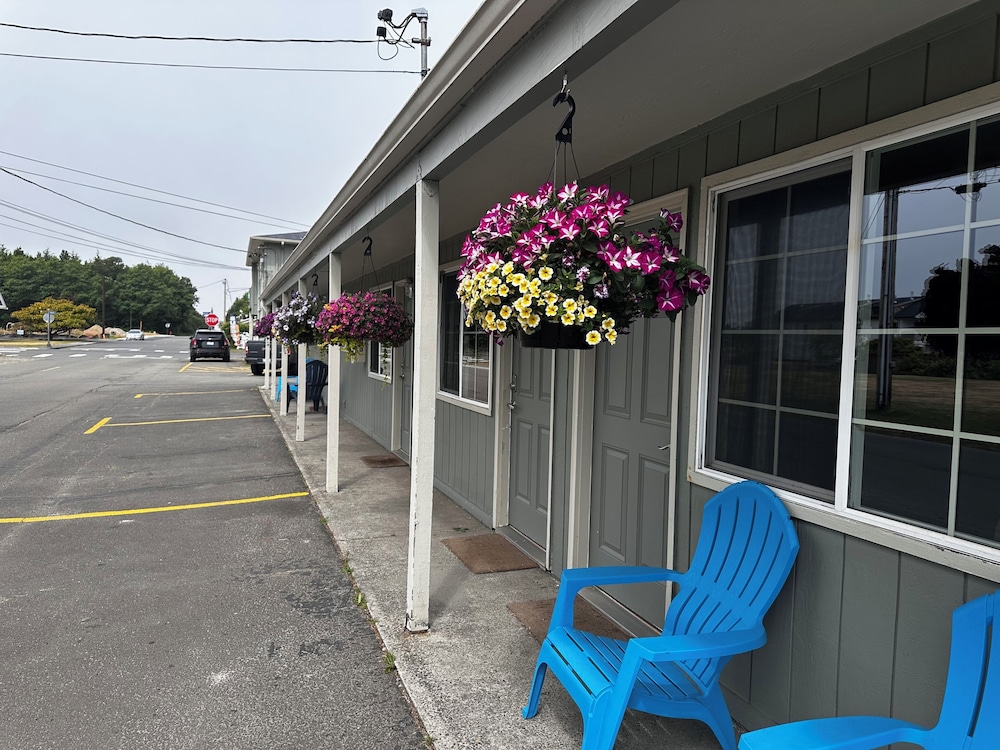 The Coastal Inn and Suites - photo 172
