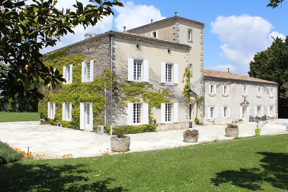Domaine Clos de Bellevue in Mortagne-Sur-Gironde, France