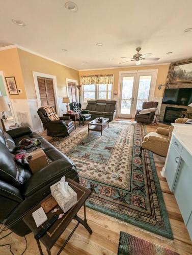 Riverview at Walnut Grove - carbon neutral hotel in Independence