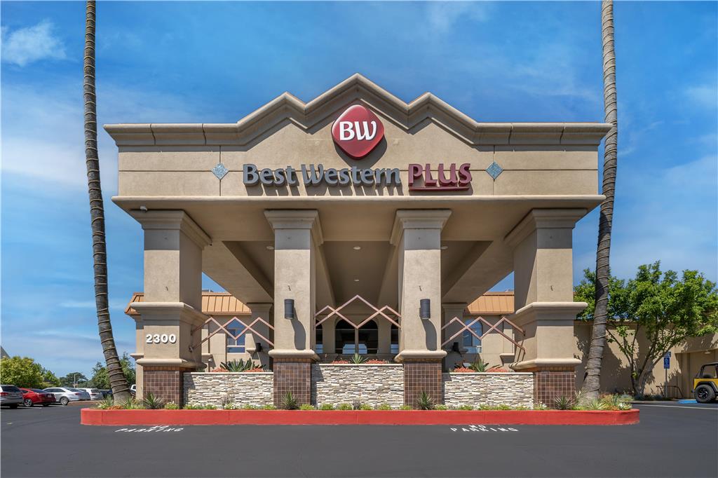 Best Western Plus Hilltop Inn - photo 41