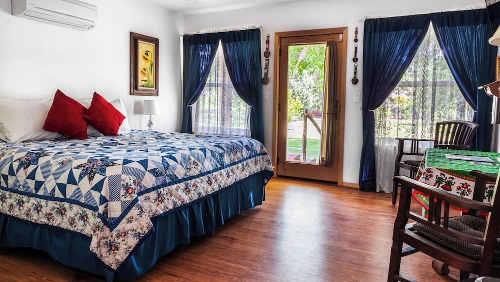 Red Horse Bed and Breakfast - photo 18