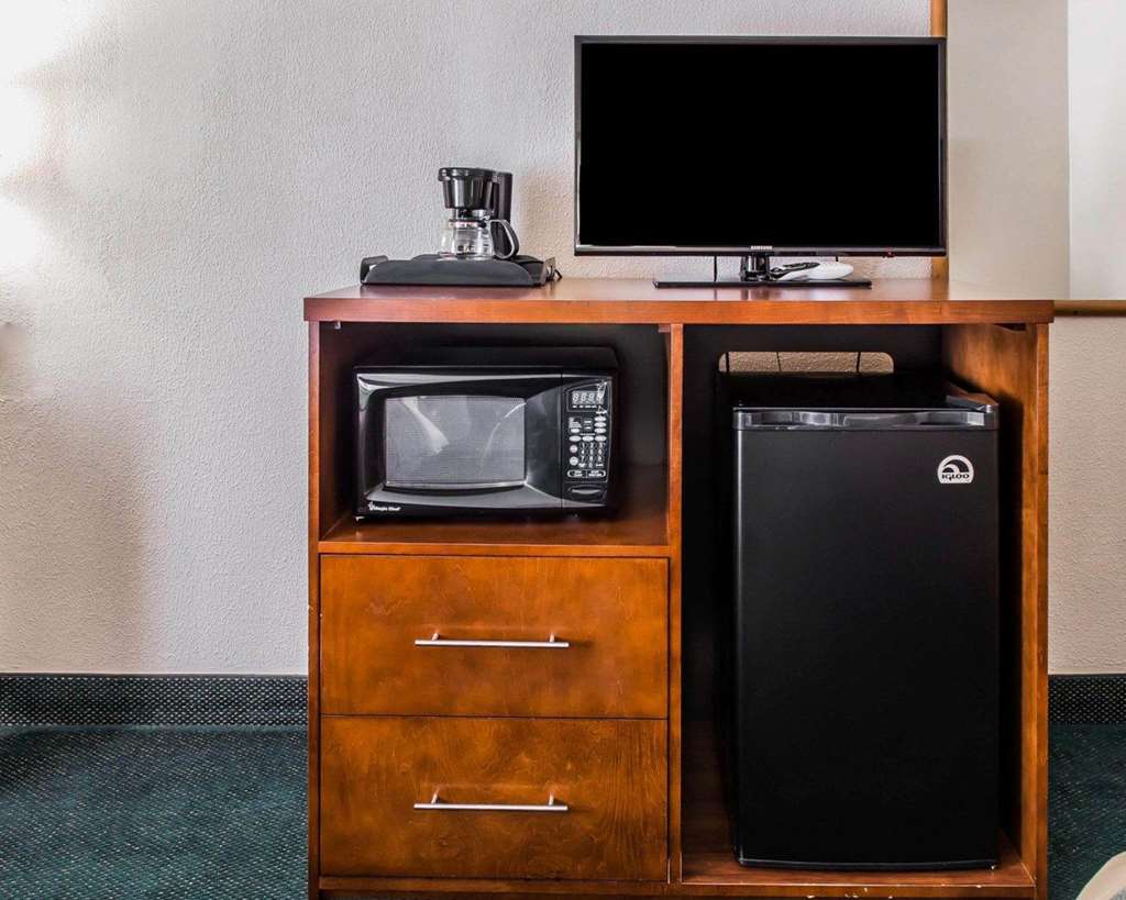 Quality Inn Waynesburg Morrisville - photo 9